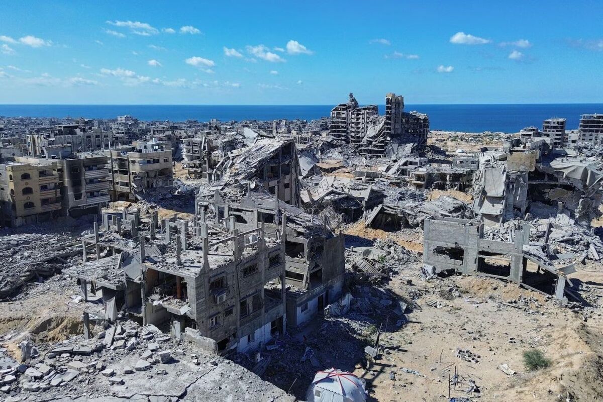 منابع خبری فلسطین از قطع شدن اینترنت شهر غزه و آنتن تلفن همراه خبر دادند.