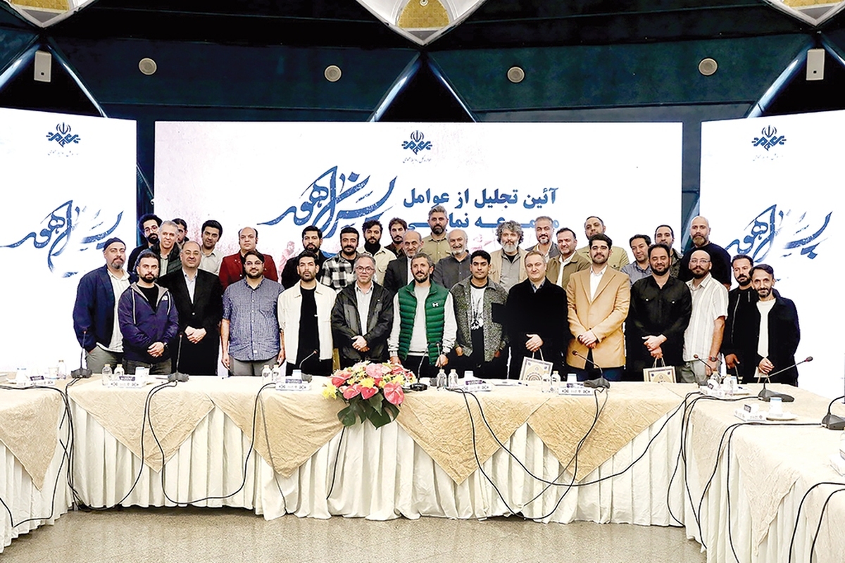 رئیس رسانه‌ملی در آیین قدردانی از هنرمندان مجموعه نمایشی «پسران هور» به دست‌اندرکاران و عوامل خلق این اثر دست‌مریزاد گفت و مجموعه مورد اشاره را نقطه‌عطفی در تولیدات نمایشی حوزه دفاع‌مقدس دانست.