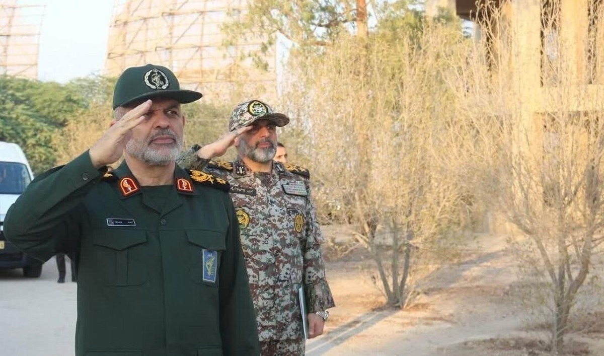 مشاور رئیس ستادکل نیرو‌های مسلح از فرماندهان پدافندهوایی خواست مسیر ارتقای کیفی و فناوری محور در حوزه پدافند هوایی با قدرت ادامه یابد.