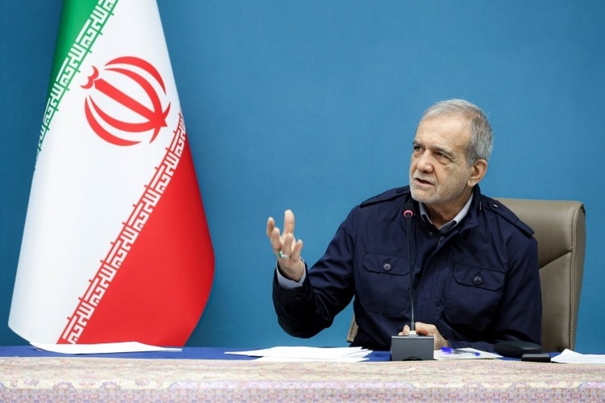 رئیس جمهور در جلسه شورای‌عالی نوجوانان و جوانان گفت، تمام کمبود‌ها و نارسایی‌ها را می‌توان با مشارکت مردم و به‌ویژه با اتکا به ذهن پویا و خلاق نوجوانان و جوانان به نتیجه رساند.