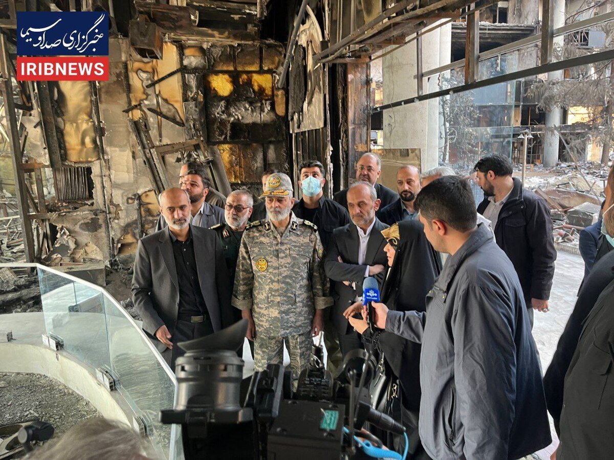 امیر سرلشکر موسوی در این بازدید در جلسه شورای معاونین سازمان صداوسیما شرکت کرد.د.