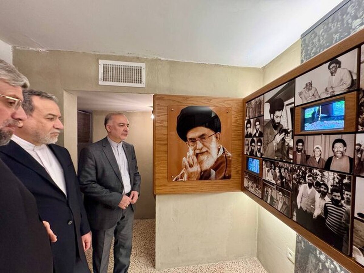 سید عباس عراقچی وزیر امور خارجه از منزل رهبر معظم انقلاب در مشهد بازدید کرد.