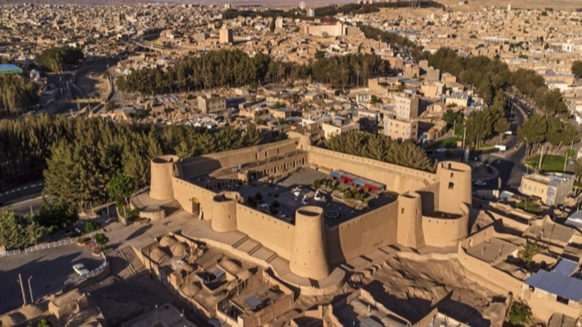 تهیه‌کننده برنامه «سرزمین من» رادیو فرهنگ گفت: ظرفیت‌های زیادی در حوزه گردشگری و صنایع دستی خراسان جنوبی وجود دارد که متأسفانه بسیاری از این ظرفیت‌ها برای ایرانیان ناشناخته مانده است و ضرورت داشت که در قالب یک پویش ملی این همه توانایی‌ها معرفی شود که خوشبختانه در قالب رویداد «ایران جان» روحی تازه بر این حوزه‌های ناشناخته و کمتر شناخته شده دمیده می‌شود.