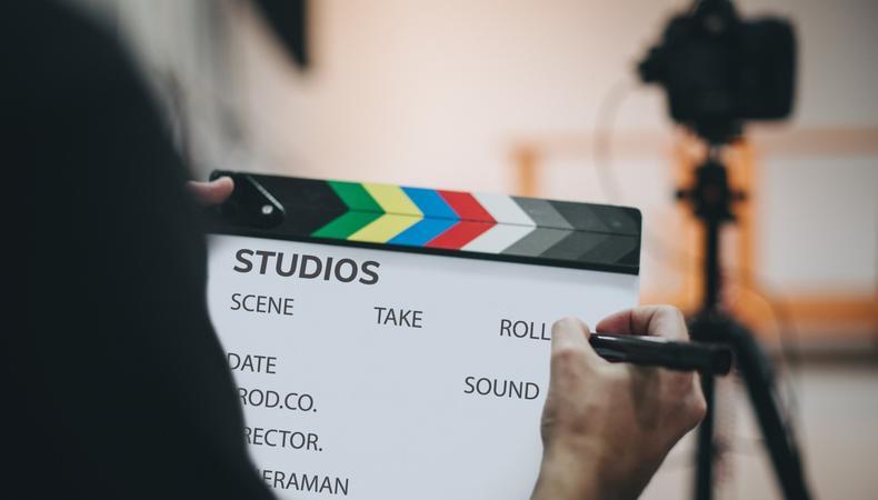 استخدام بازیگر مرد، زن و کودک