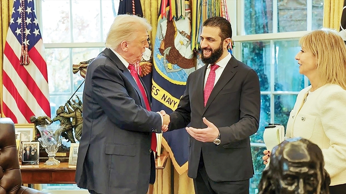 آخرین میخ تابوت کارزار موسوم به «جنگ علیه تروریسم» آمریکا با ورود ابومحمد جولانی سرکرده گروه تروریستی هیأت تحریرالشام به کاخ‌‎سفید کوبیده شد. باوجود این‌که صبغه تکفیری رئیس‎‌جمهور خودخوانده سوریه بر هیچ‎کس پوشیده نیست‌؛ دونالد ترامپ به حامی سرسخت این تکفیری القاعده‎ای بدنام تبدیل شده است.