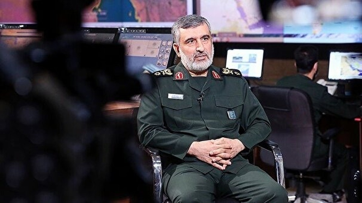 ستادکل، فرمانده نیروی هوایی و فرمانده موشکی موافق خرید موشک بودند. این یک اتفاق استثنایی بود. اما وقتی برای خدمت آقا رفتیم، ایشان اجازه نداد و «همه شوکه! همه شوکه شدیم.»