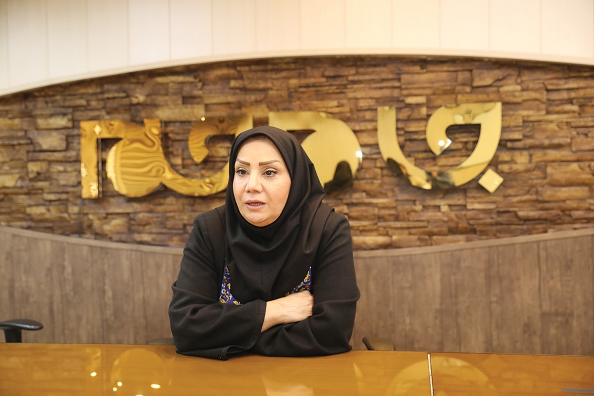 فرهنگ و هنر به یکی از شاخص‌های اصلی هویت ملی تبدیل شده است‌؛ نمادها و آیین‌های ایران نه تنها هویت تاریخی این سرزمین را به نمایش می‌گذارد، بلکه در معرفی آن به جهانیان نیز نقش مهمی دارند. از جشن نوروز و یلدا گرفته تا نقالی، آیین‌های مذهبی و مهارت‌های صنایع دستی. این در حالی است که ثبت و پاسداری از فرهنگ‌های زنده، مسیر رسیدن به هویت ماندگار یک ملت به شمار می‌رود و روابط فرهنگی با کشورهای منطقه را تقویت می‌کند.