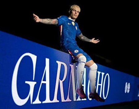 ببینید | سریع‌ترین فوتبالیست جهان