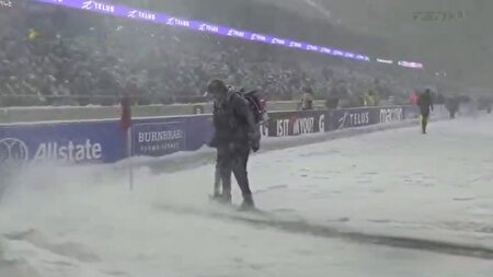 ببینید | فوتبال در برف