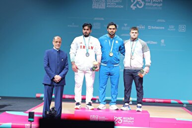 توزیع مدال وزنه برداری توسط  رییس کمیته ملی المپیک 