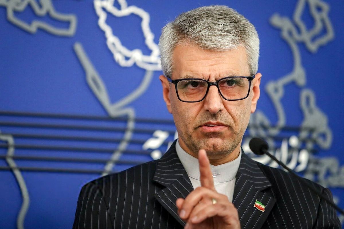 سخنگوی وزارت خارجه ایران با بیان اینکه «تاریخ تحریم‌ها علیه کشور ما به دهه ۱۳۳۰ شمسی و ملی‌شدن صنعت نفت بازمی‌گردد»، گفت: عدم جدیت ایران در مذاکرات بهانه جویی کشورهای غربی است و البته ریشه این ادعا  به پمپاژ رسانه های رژیم صهیونیستی برمی‌گردد.