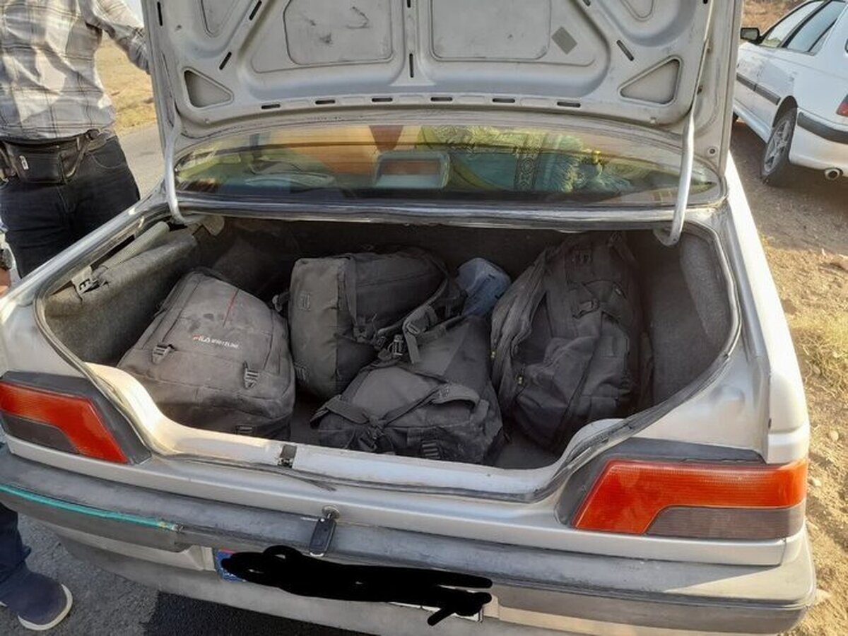 جانشین فرمانده انتظامی استان از کشف یک کیلوگرم تریاک از یک دستگاه خودروی سواری پژو 405 در منزلی مسکونی در شهر تاکستان و دستگیری یک نفر در این خصوص خبر داد.