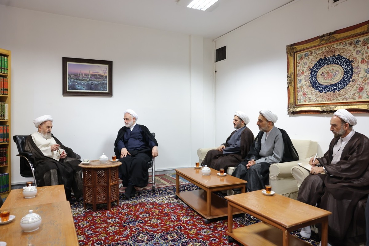 محسنی اژه‌ای در دیدار با آیت الله سبحانی گفت، برای تولید ثروت، تمام قد از بخش خصوصی و دولتی حمایت می‌کنیم.