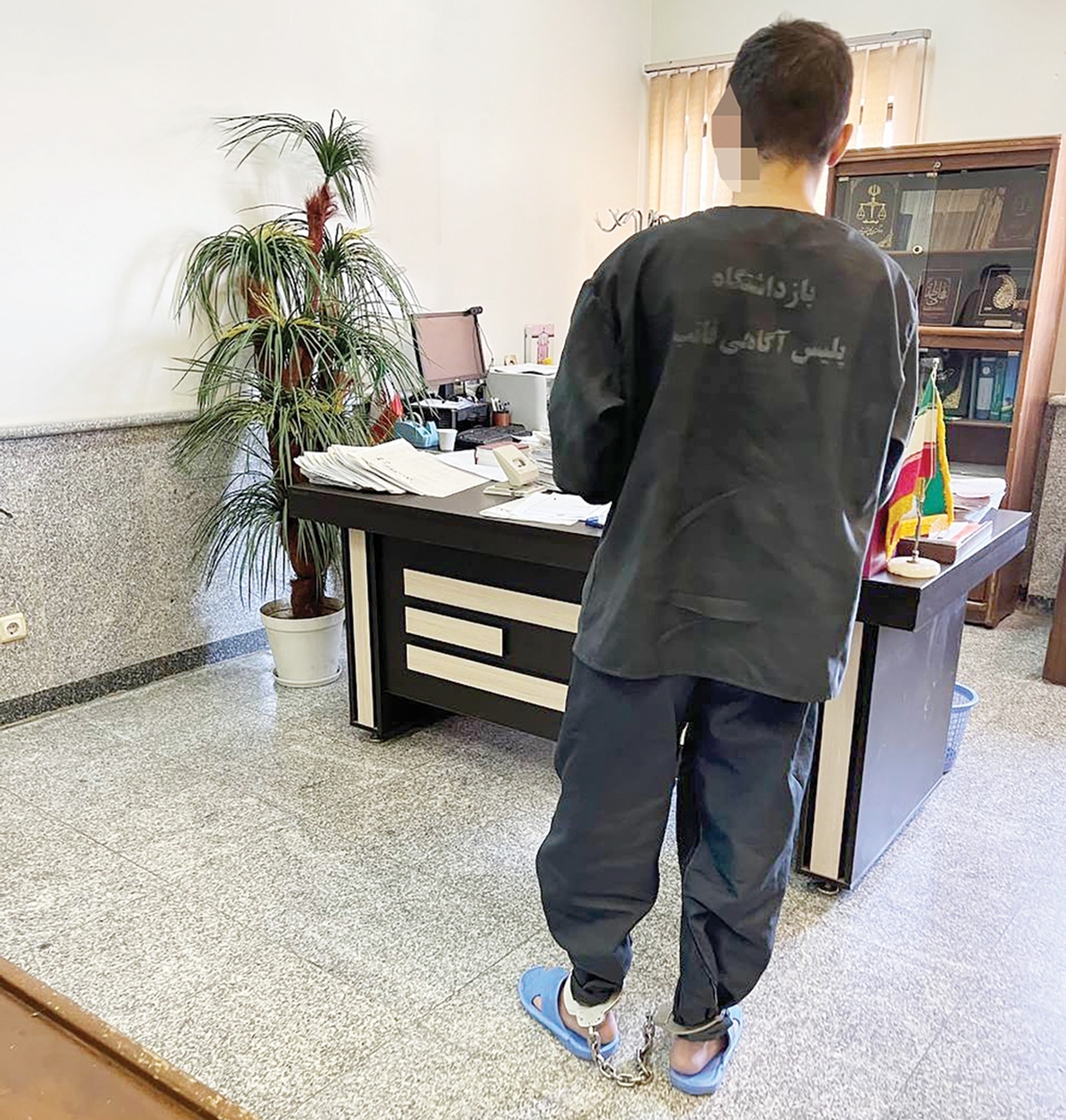 مردمسافربر که به بهانه پیداکردن کار برای جوانان بیکار،آنها را بیهوش کرده ومورد آزار شیطانی قرار می‌داددستگیرشد.متهم درآخرین بازجویی ادعای عجیبی‌مطرح کرد.