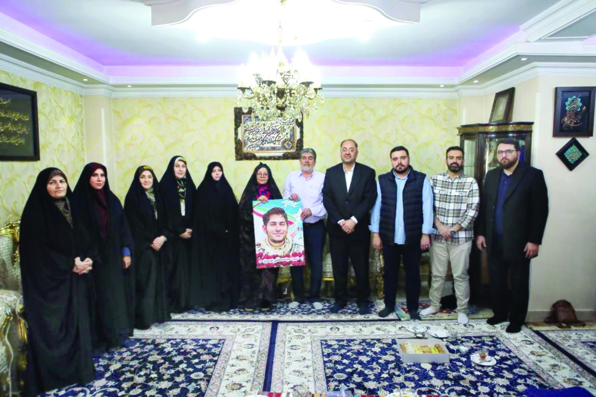 دیروز بیست‌ویکم آبان، تقویم از مرز اعداد گذشت و به رقم حضور رسید: روز تولد دیگر تو، شهید سیدمصطفی موسوی، جوان‌ترین مدافع حرم، میوه دل خانواده موسوی.‌راستی این روزها آن تولد زمینی‌ات هم مبارک باشد سید.