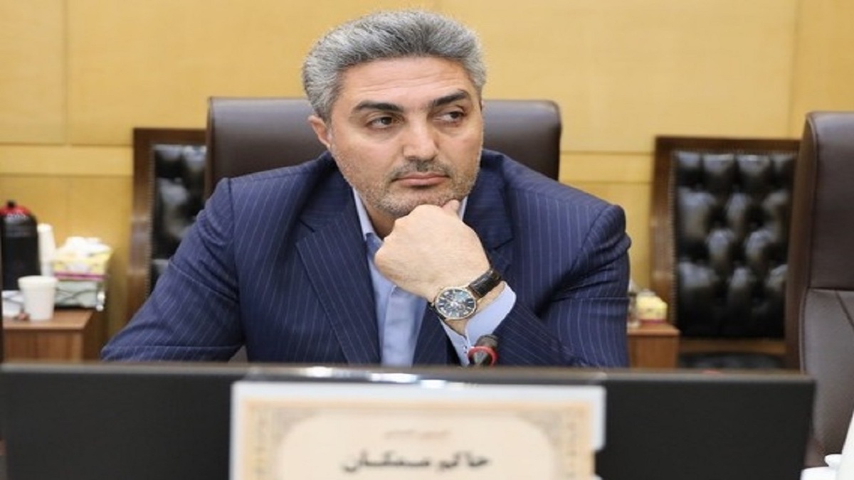 نماینده مجلس می‌گوید دولت باید حذف ارز ۲۸۵۰۰ تومانی را از مسیر مجلس انجام دهد، نه اینکه از طریق شورای سیاست‌گذاری‌های اقتصادی و سران قوا صورت گیرد.