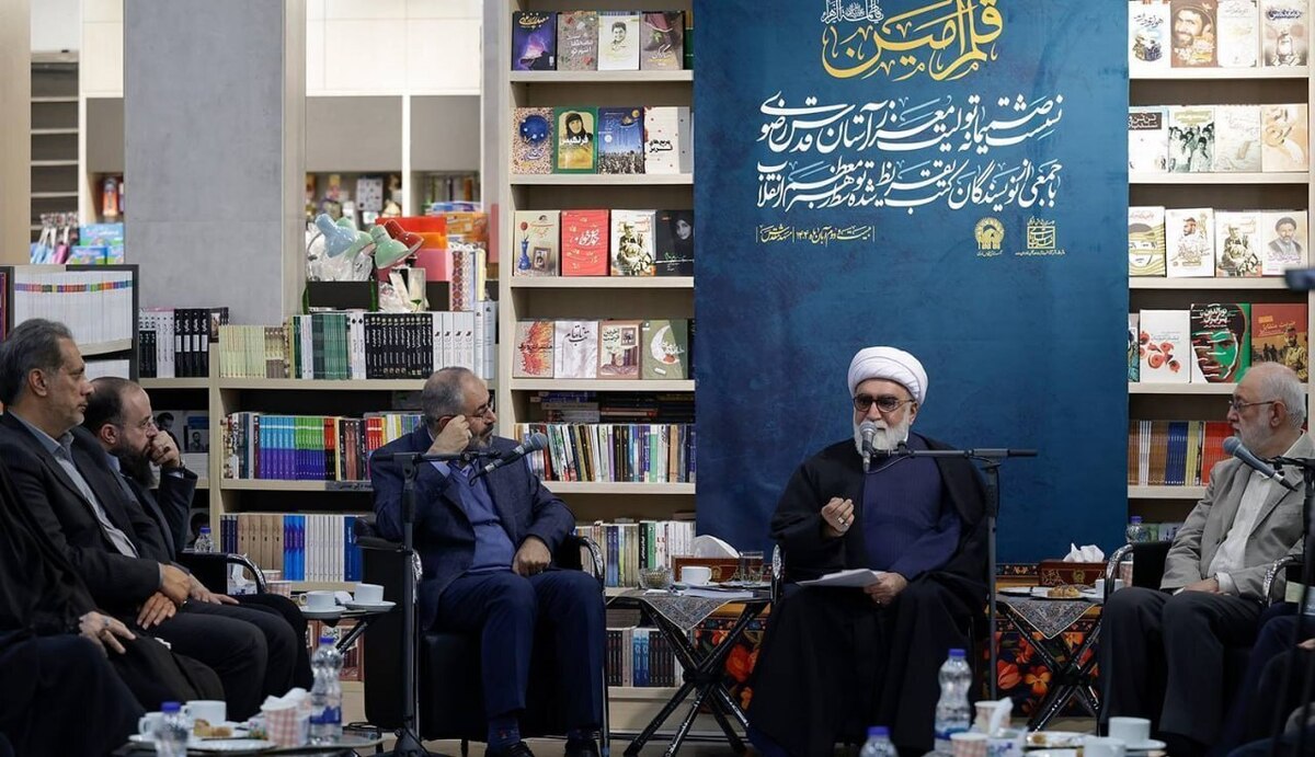 تولیت آستان قدس رضوی با تأکید بر ضرورت احیای فرهنگ کتابخوانی در جامعه گفت: آستان قدس رضوی آمادگی دارد با محوریت حرم مطهر امام رضا (ع) برای ارتقا و ترویج فرهنگ کتاب خوانی در کشور همکاری نمایند.