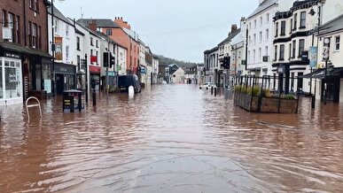 جاری شدن سیل، زندگی مردم در انگلیس را مختل کرد