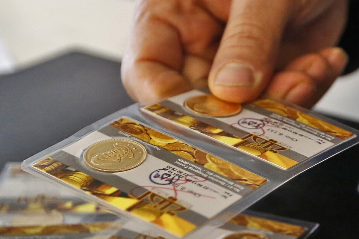 بازار تهران تحت تاثیر ریزش قیمت طلا در بازار‌های جهانی، روز شنبه - ۲۴ آبان - نرخ‌ها را کاهشی آغاز کرد به طوری که قیمت هر قطعه سکه تمام طرح جدید در کانال ۱۱۶ میلیون تومان قرار گرفت.