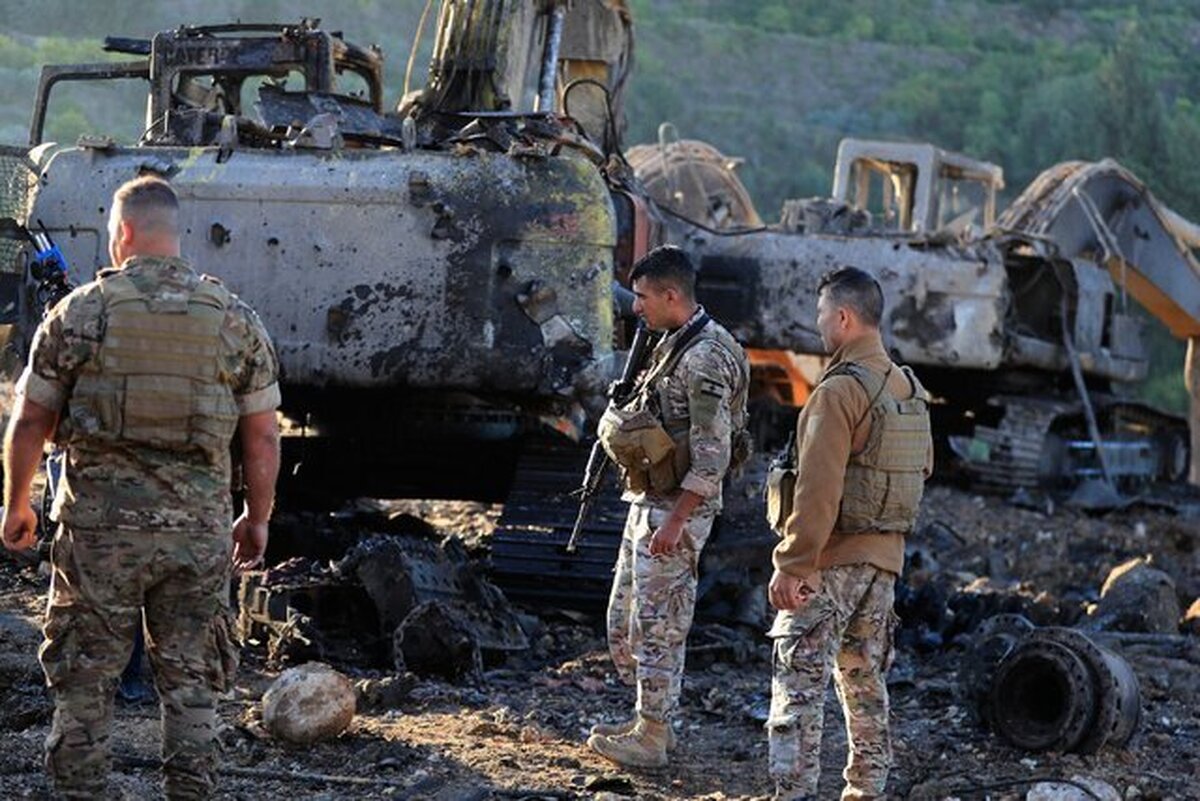 تحلیلگر سیاسی فلسطینی معتقد است سلاح حزب‌الله از مهمترین ابزار‌های دفاعی لبنان است و به‌رغم فشار‌های آمریکا و رژیم صهیونیستی، حزب‌الله قاطعانه از تحویل سلاح خود خودداری می‌کند.