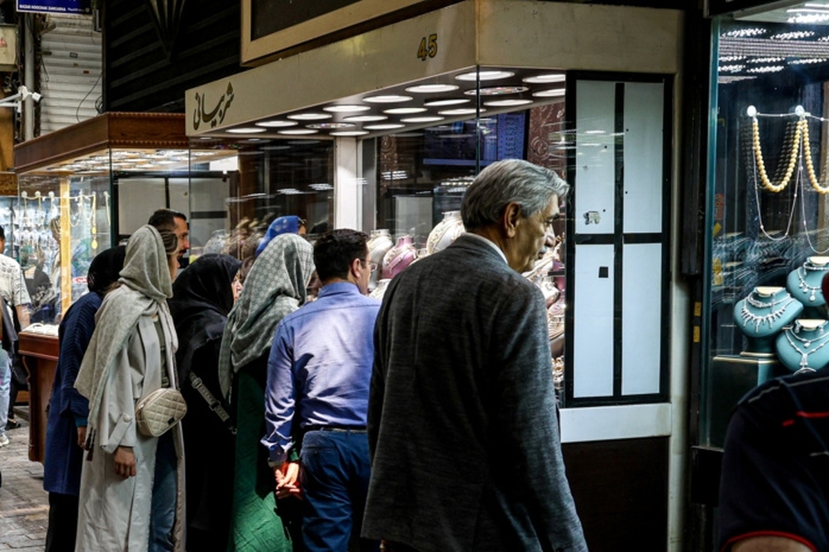 بازار تهران تحت تاثیر ریزش قیمت دلار در بازار غیر رسمی، روز یکشنبه - ۲۵ آبان - دوباره کاهش یافت به طوری که قیمت هر قطعه سکه تمام طرح جدید در کانال ۱۱۵ میلیون تومان قرار گرفت.