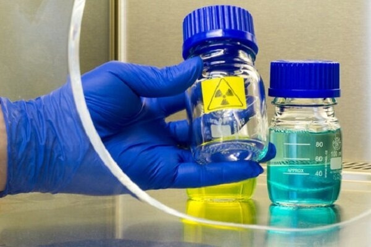 در برخی سرطان‌ها مانند پروستات، تیروئید و ریه، درمان با رادیو دارو‌ها می‌تواند سلول‌های سرطانی را به‌طور دقیق هدف قرار دهد و از گسترش سرطان در بدن (متاستاز) جلوگیری کند.