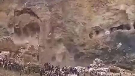 ببینید | ریزش پل موقت یک معدن در کنگو