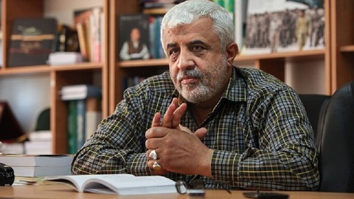 نویسنده و پژوهشگر دفاع مقدس درباره گستردگی ابزار‌های سرگرمی جدید و وضعیت کنونی کتاب‌خوانی در ایران و بحرانی یا مثبت بودن اوضاع اظهار کرد: پاسخ به بخش اول سؤال کاملاً مثبت است، ولی آیا ما توان بیرون کشیدن گوهر فرصت، از دل گردابی چنین بحرانی را داریم؟ پاسخ به این پرسش را باید صاحب‌نظران واجد صلاحیت بدهند؛ یعنی کسانی که معمولاً کارگزاران هیچ یک از اتاق‌های فکر دستگاه فرهنگی رسمی‌کشور ما، به سراغشان نمی‌روند.