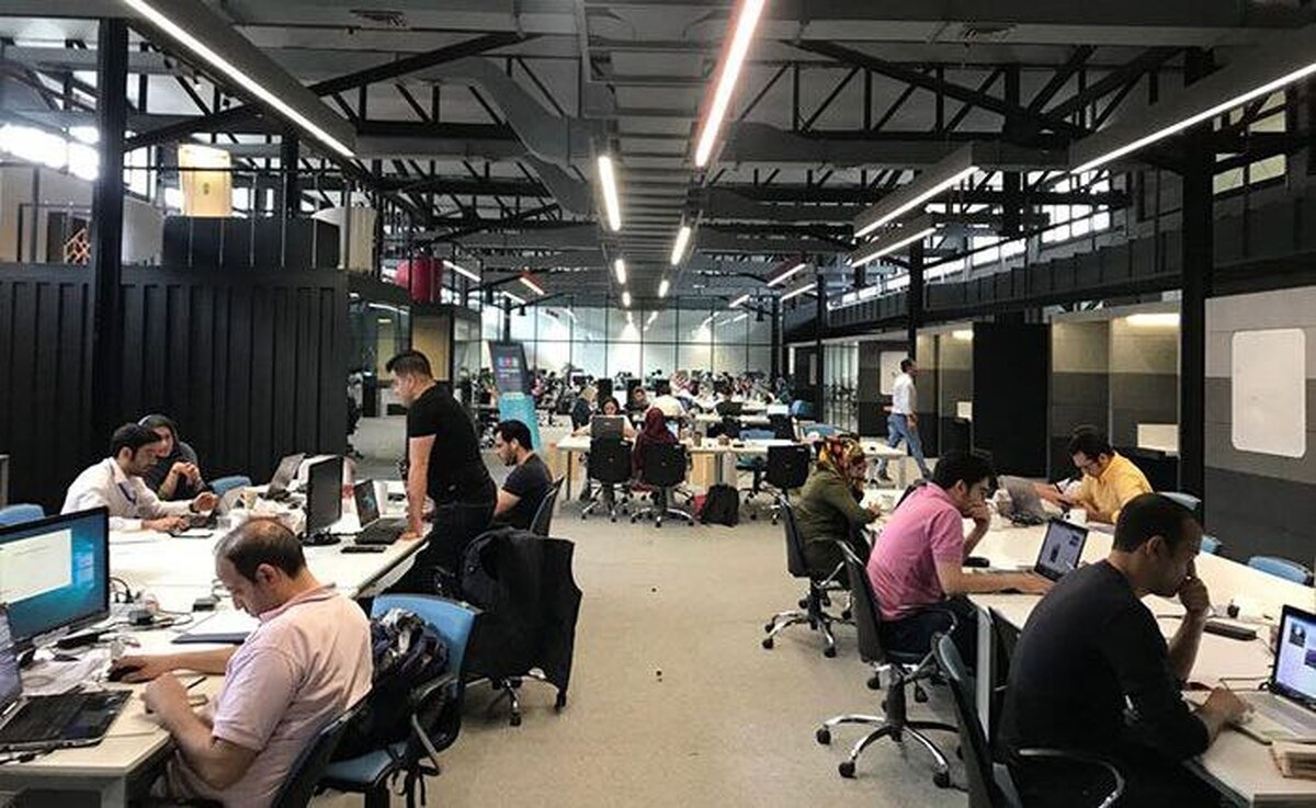 به‌نقل از روزنامه «هم‌میهن»، در سال‏های اخیر برخورد‏های سلبی با پلتفرم‏های مطرحی ازجمله دیجی‏کالا، دیوار، اسنپ، تپسی و برندهای جوان‏تری مثل پلتفرم‏های عرضه آنلاین طلا سبب‌شده تا اعضای این اکوسیستم حول محور هدفی مشترک یعنی «عدم‌مداخله دولت» گرد هم آیند. با این وجود، برخی گفتمان‏های دستوری و دولت‏گرا هنوز خواهان مداخله دولت در موضوعاتی مانند بازار سفارش آنلاین غذا هستند.