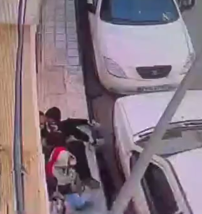 عاملان زورگیری تلفن همراه در مشهد دستگیر شدند عاملان زورگیری تلفن همراه در مشهد دستگیر شدند