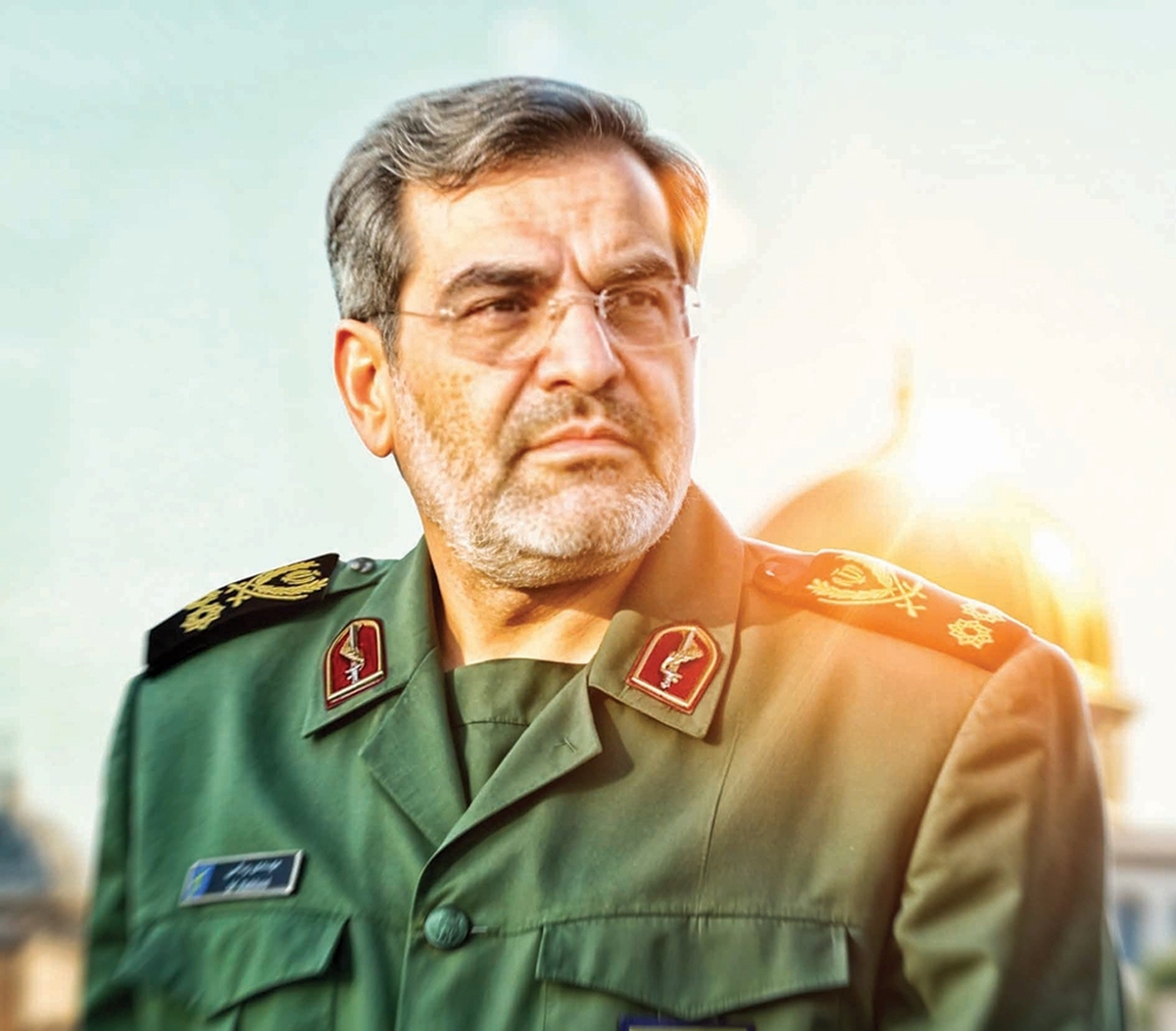 چه فرقی می‌کند چه روزی از سال به دنیا آمده باشد. همین که مادری داشت از جنس زنان اصفهانی کافی است. مادر دانه سرمه را در سوزن باریک سرمه‌دوزی فرو داد. سوزن را به تن ترمه زخم زد و تابلوی گل لاله‌عباسی ترمه‌دوزی را تکمیل کرد. از هر انگشتش هنر می‌بارید.