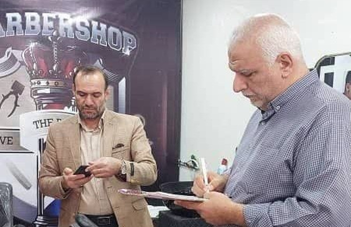 رئیس اداره دامپزشکی شهرستان بوئین زهرا گفت: گشت مشترک دامپزشکی و اداره صمت با حضور بازرسان 2 اداره برگزار و 30 واحد عرضه فرآورده های خام دامی، فروشگاه زنجیره ای و رستوران، مورد بازرسی قرار گرفت.