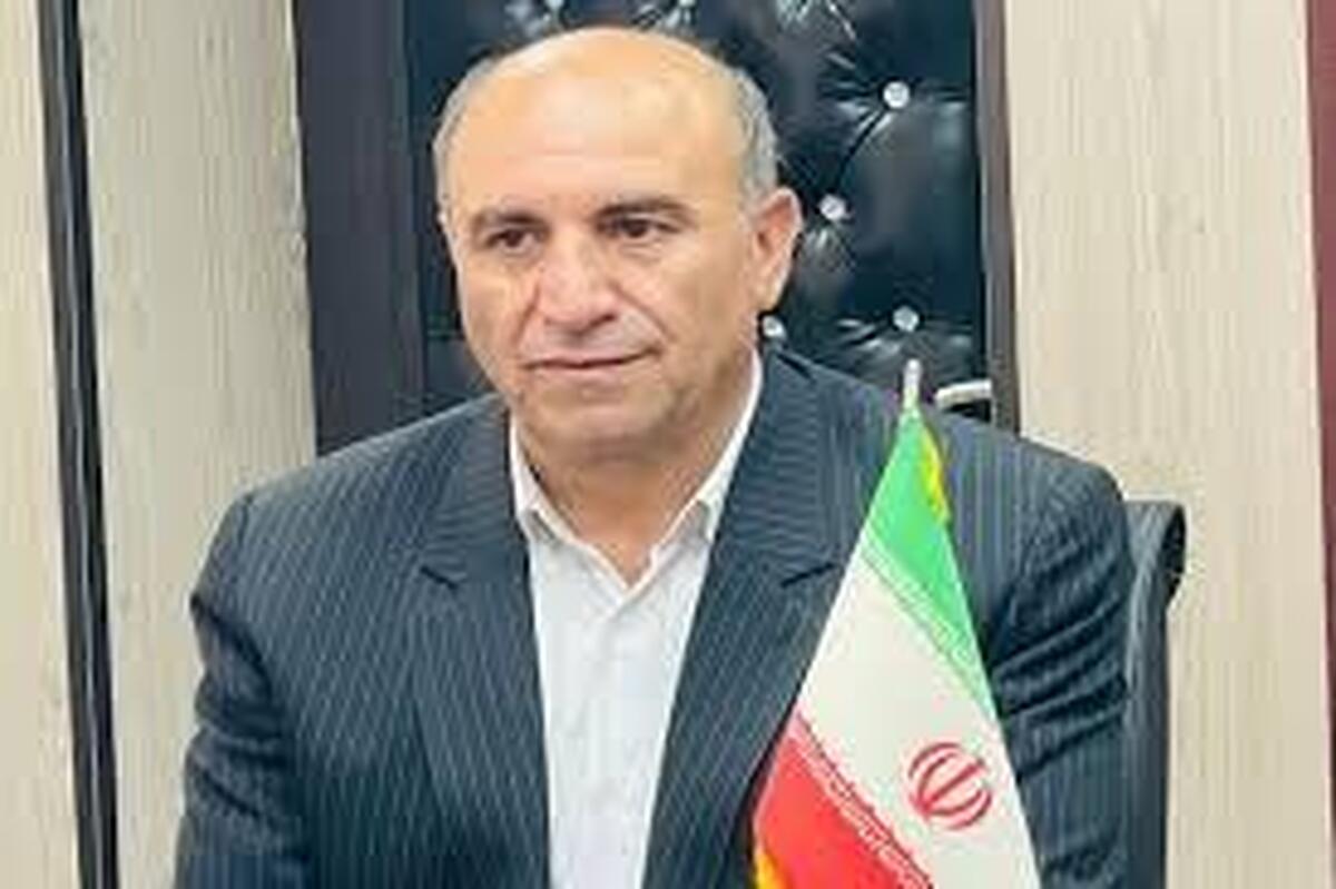 خرم آباد-جام جم آنلاین-فرماندار شهرستان خرمآباد گفت: استفاده از ظرفیت نخبگان، دانشگاهیان، سیاسیون، فعالان حوزههای اقتصادی، اجتماعی و فرهنگی مهمترین رکن سرمایه اجتماعی برای اجرای مؤثر سند توسعه استان و شهرستان است.