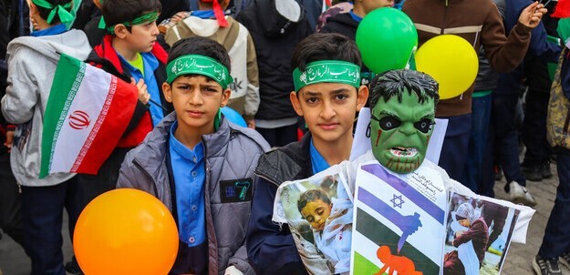 برگزاری اجتماع یوم الله ۱۳ آبان مشهد در میدان شهدا برگزاری اجتماع یوم الله ۱۳ آبان مشهد در میدان شهدا