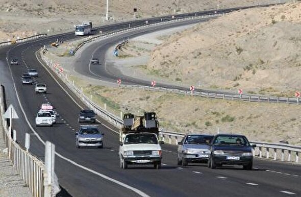 بیش از ۲ میلیون و ۵۰۰ هزار خودرو طی مهرماه در جاده های کرمان تردد کردند