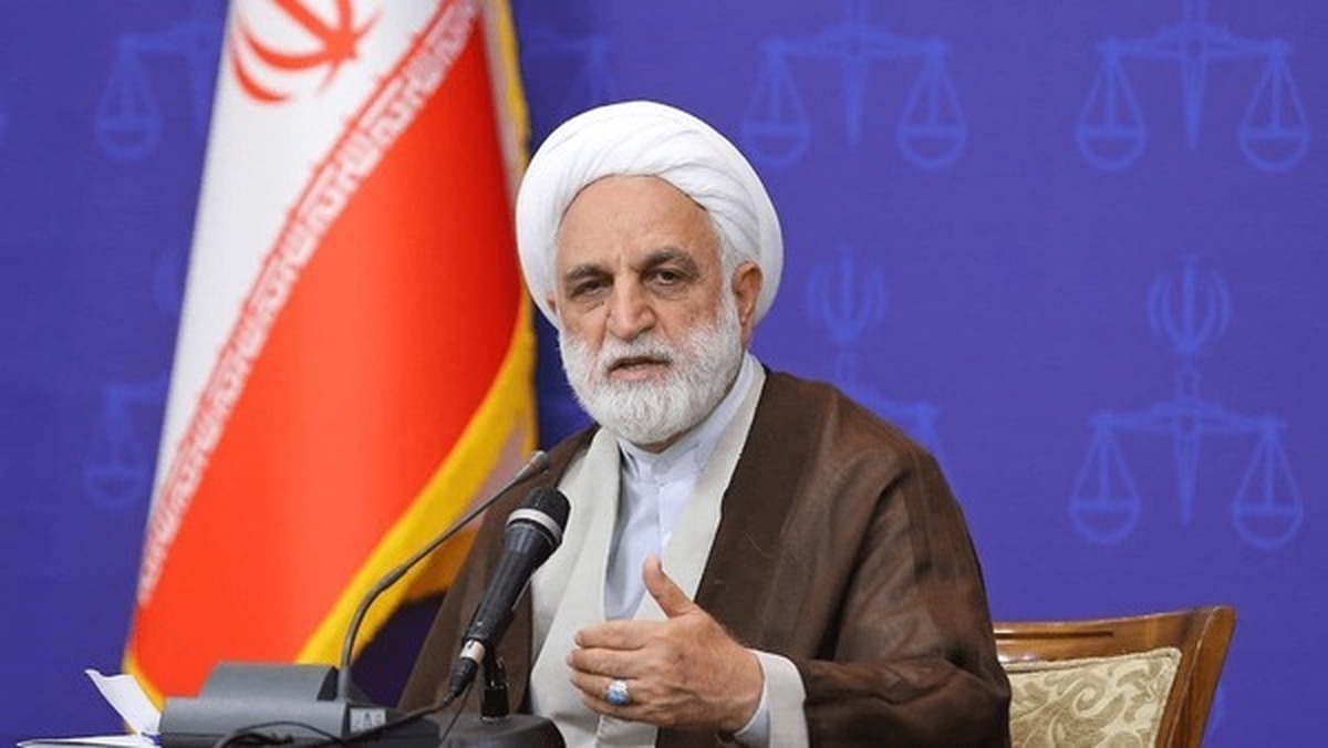 رئیس عدلیه خاطرنشان کرد: برخی فکر میکنند که بدهیهای بانک آینده به بانک ملی منتقل میشود؛ باید بگویم که اینطور نیست.