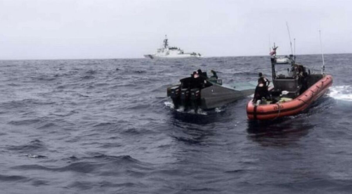 وزیر جنگ آمریکا در پی تشدید تنش میان واشنگتن - کاراکاس اعلام کرد که در سه حمله هوایی به قایق های مظنون به حمل مواد مخدر در آب های اقیانوس آرام، ۱۴ نفر کشته شدند.