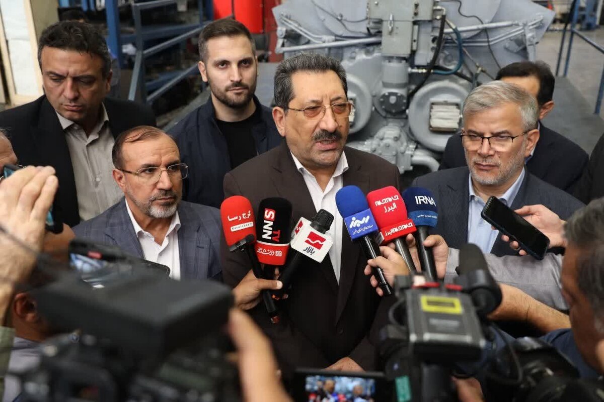 وزیر صنعت، معدن و تجارت در حاشیه بازدید از واحدهای تولیدی البرز با تأکید بر ظرفیتهای صنعتی استان گفت: البرز جزو استانهای پیشرو در صنعت کشور است و با حمایت از تولید داخلی و بهرهگیری از متخصصان داخلی، میتوانیم ضمن کاهش وابستگی ارزی، اشتغال و تولید را افزایش دهیم.