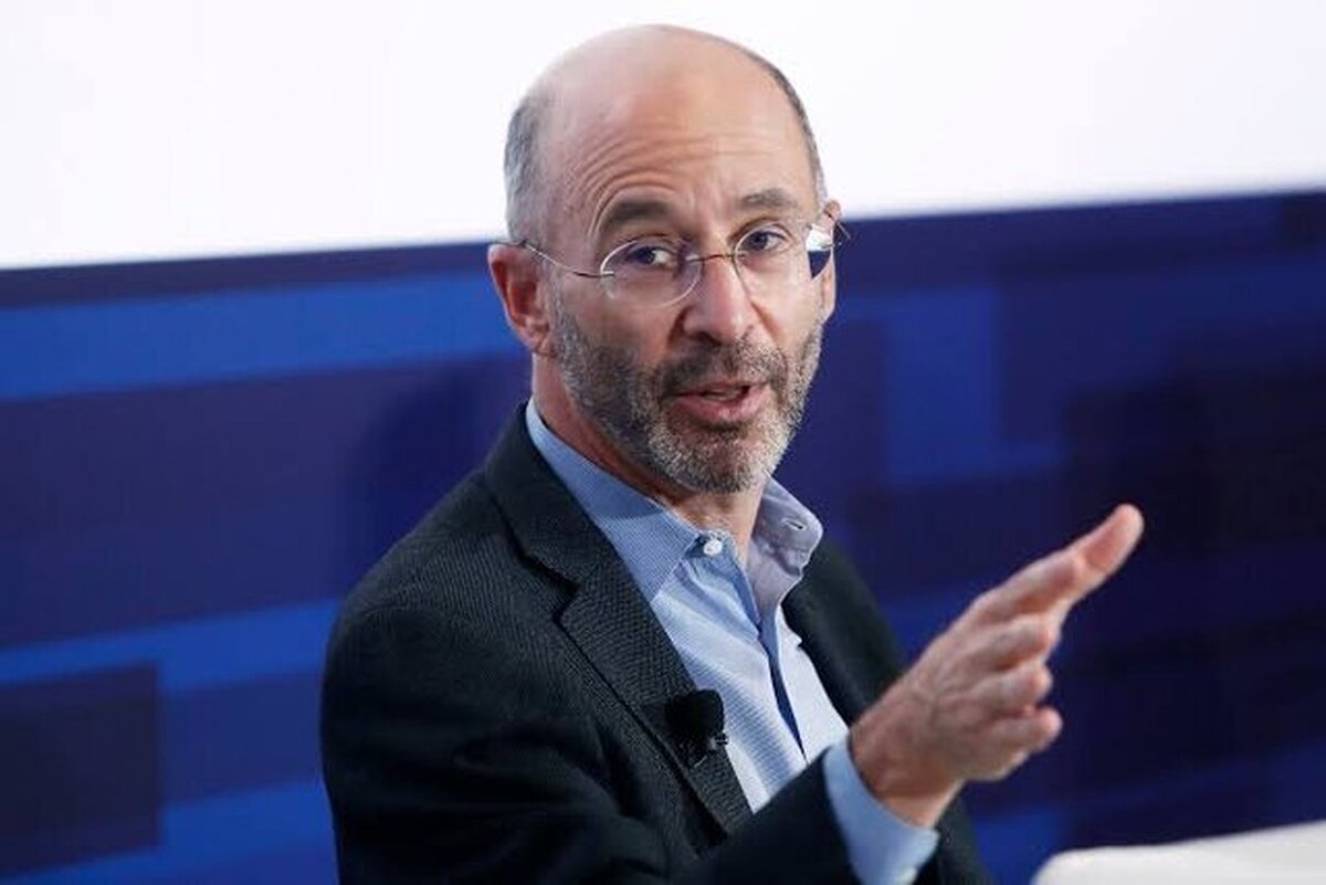 نماینده پیشین آمریکا در امور ایران در گفتوگویی ضمن گفتن اینکه ناتوانی رژیم صهیونیستی در مقابله با موشکهای ایرانی عامل مهمی در برقراری آتشبس در جنگ تحمیلی علیه ایران بود، با بیان دیدگاه خود درباره طرح صلح «دونالد ترامپ» رئیسجمهور آمریکا برای غزه، آن را طرحی با شبهات و عدم قطعیت دانست که به مداخله شدید خارجی وابسته خواهد بود.