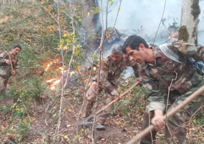 رئیس سازمان مدیریت بحران: کاهش دود در آسمان الیت محسوس است/ مهار آتش‌ با قدرت ادامه دارد