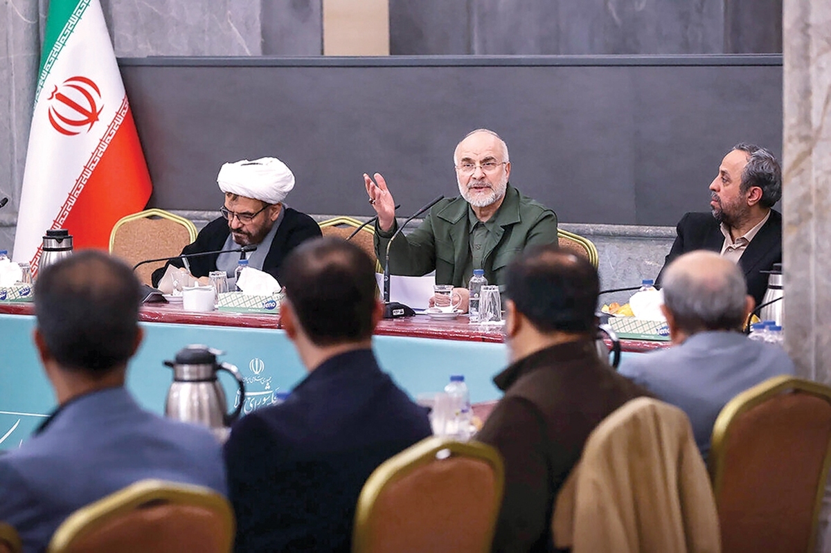 نشست صمیمانه‌ و صریح جمع زیادی از مدیران رسانه‌های کشور از طیف‌ها و جریانات سیاسی مختلف با رئیس مجلس شورای اسلامی، در آستانه فرارسیدن روز مجلس برگزار شد.