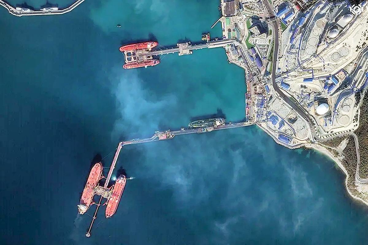 درمیان تشدید تنش‌های ژئوپلیتیکی ناشی ازجنگ روسیه و اوکراین که اکنون وارد چهارمین سال خود شده،یک حمله پهپادی دریایی توسط نیروهای اوکراینی در۲۹ نوامبر۲۰۲۵به پایانه نفتی کنسرسیوم خط لوله دریای خزر(CPC)در بندر نووروسیسک روسیه، بازارهای انرژی جهانی را با چالش جدیدی روبه‌رو کرد.