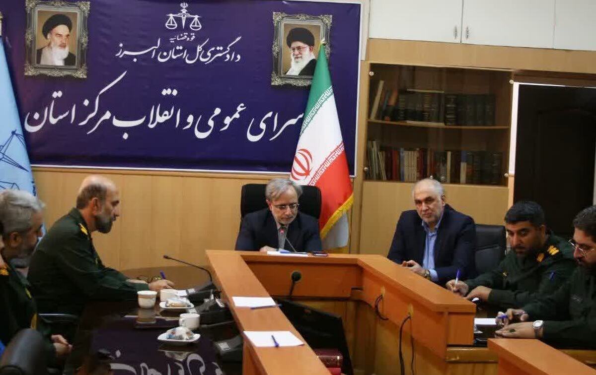 دادستان عمومی و انقلاب مرکز استان البرز با تقدیر از تلاش‌های بسیجیان استان در تامین امنیت مردم در ایام جنگ ۱۲ روزه اضافه کرد: حضور شبانه روزی و بدون چشم‌داشت این عزیزان در ایام جنگ تحمیلی موجبات دلگرمی مردم شده بود.