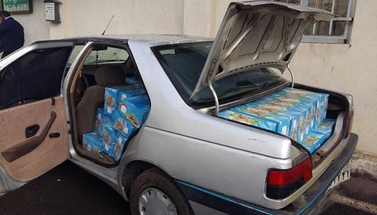 رییس پلیس امنیت اقتصادی استان از توقیف ۳ دستگاه خودروی شوتی و کشف اقلام دخانی و خوراکی قاچاق به ارزش ۱۰ میلیارد ریال خبر داد