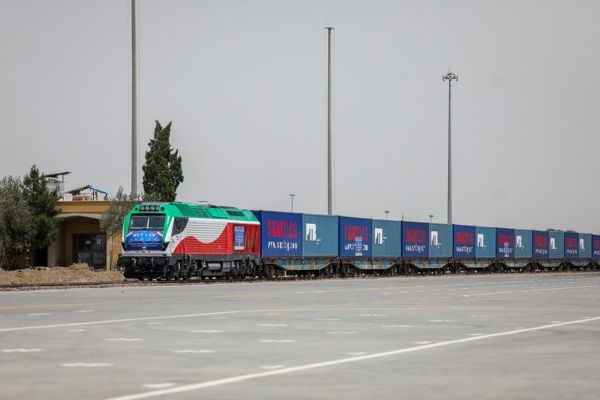 مدیرکل بازرگانی خارجی راه‌آهن جمهوری اسلامی ایران گفت: کریدور جنوبی که از مسیر ایران می‌گذرد، امن‌ترین و اقتصادی‌ترین مسیر برای انتقال بار ریلی از چین به اروپا است.
