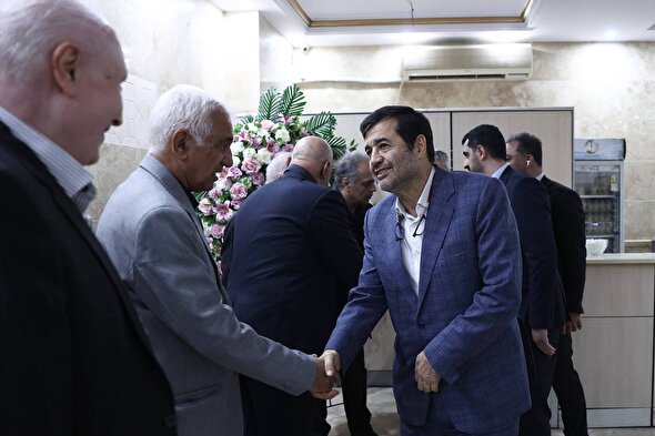 او یک «مدیر» بود