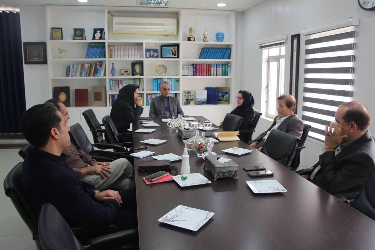 وابستگی هنرمند به اقتصاد دولتی، مانعی جدی در مسیر رشد و استقلال آنهاست و با وجود حمایت‌های مقطعی باید سازوکارهای پایدار برای تقویت معیشت هنرمند تعریف شود.