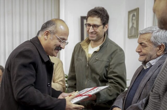 بازیگر و کارگردان تئاتر مشهدی، برگزیده جایزه هنری «شهید منصوب» شد بازیگر و کارگردان تئاتر مشهدی، برگزیده جایزه هنری «شهید منصوب» شد