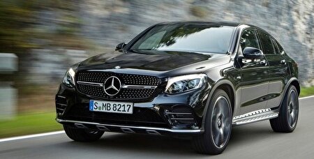 ببینید | پرش مرسدس بنز از روی دو خودرو