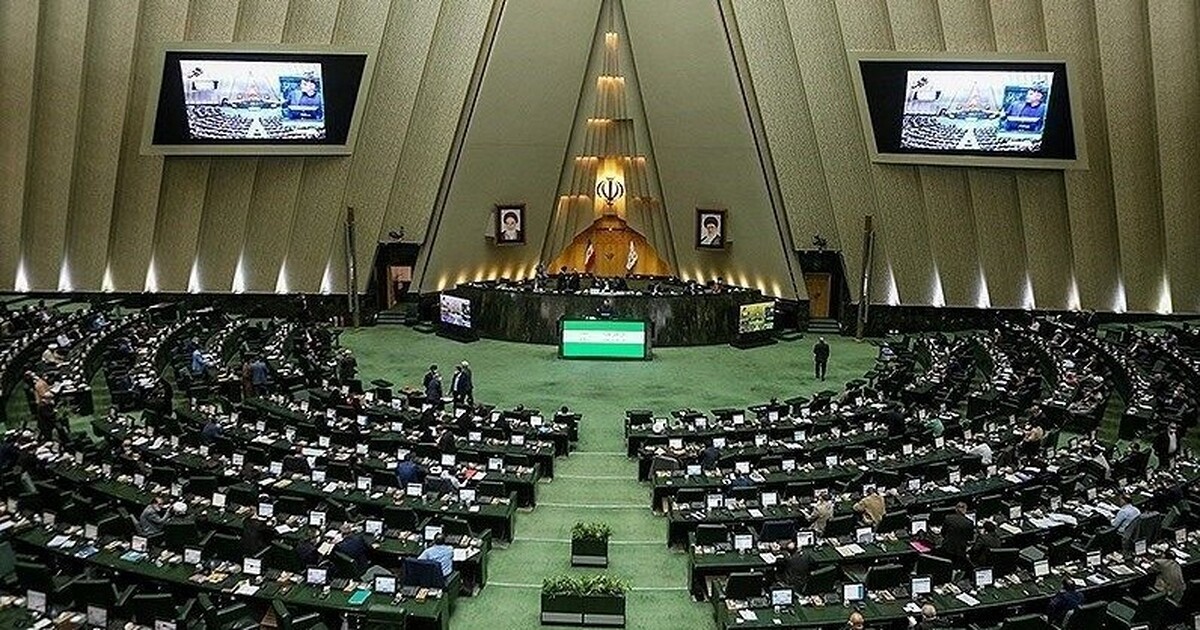 عضو هیأت رئیسه مجلس شورای اسلامی اعلام کرد، سه سوال از وزیر اطلاعات و یک سوال از وزیر آموزش و پرورش در جلسه علنی امروز مجلس اعلام وصول می‌شود.